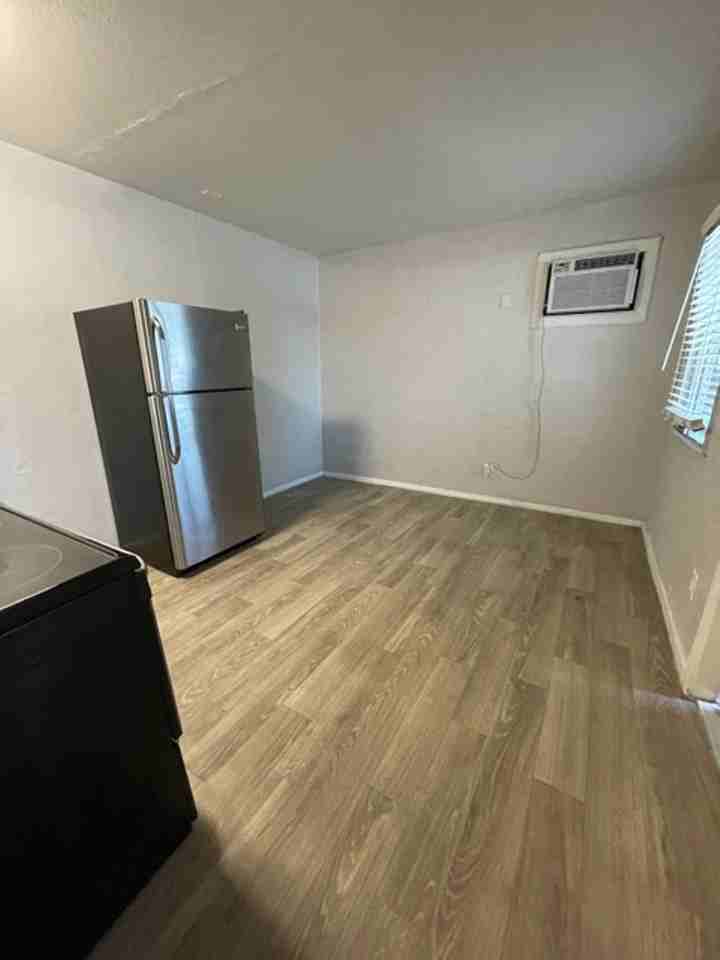 Lyndon Lane - Photo 2 of 9