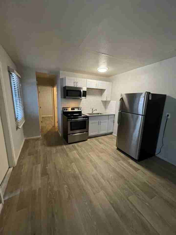 Lyndon Lane - Photo 3 of 9