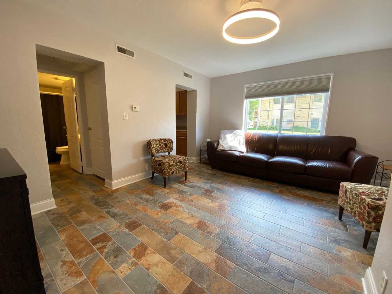 502 Grandview Ct - Photo 5 of 10