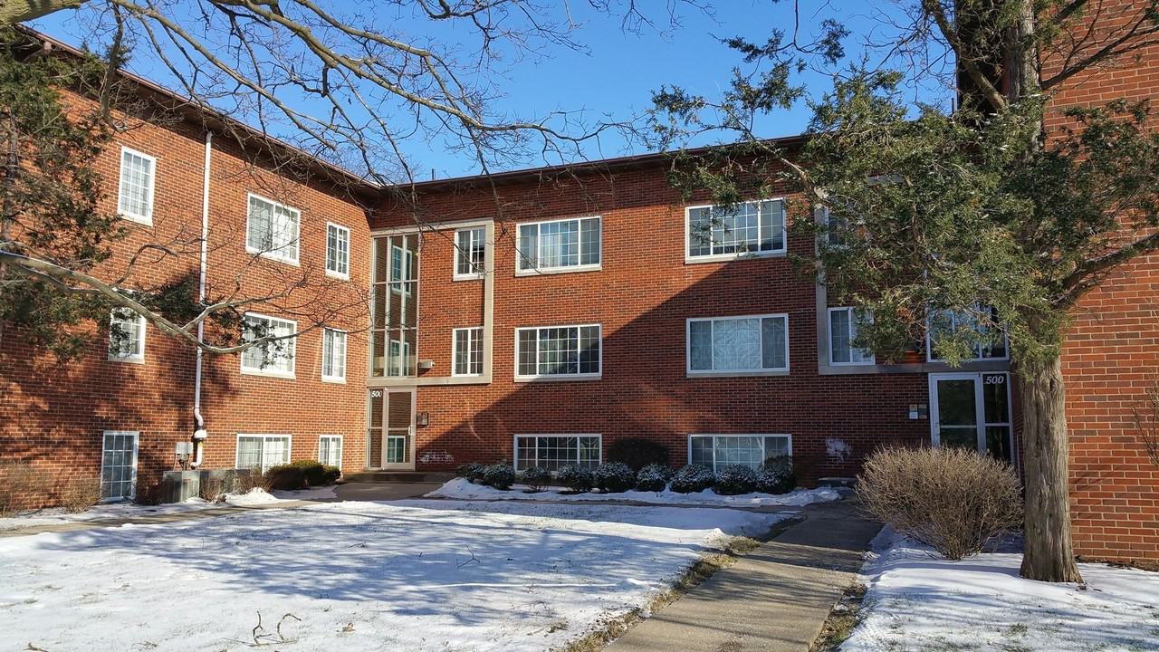 502 Grandview Ct - Photo 2 of 10