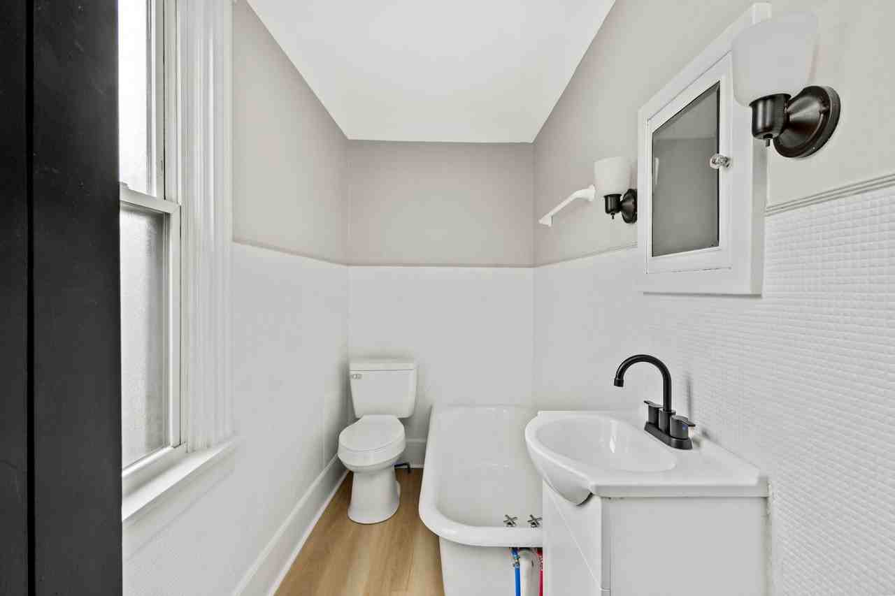 801 Frank St - Photo 2 of 28