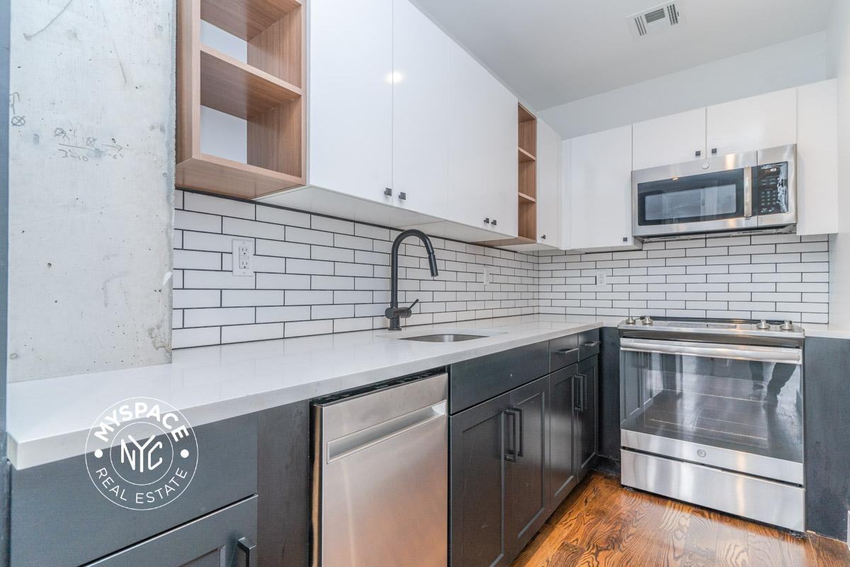 3119 37th St #4D - Photo 2 of 31