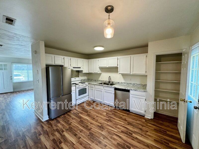 1879 White Marsh Rd - Photo 3 of 11
