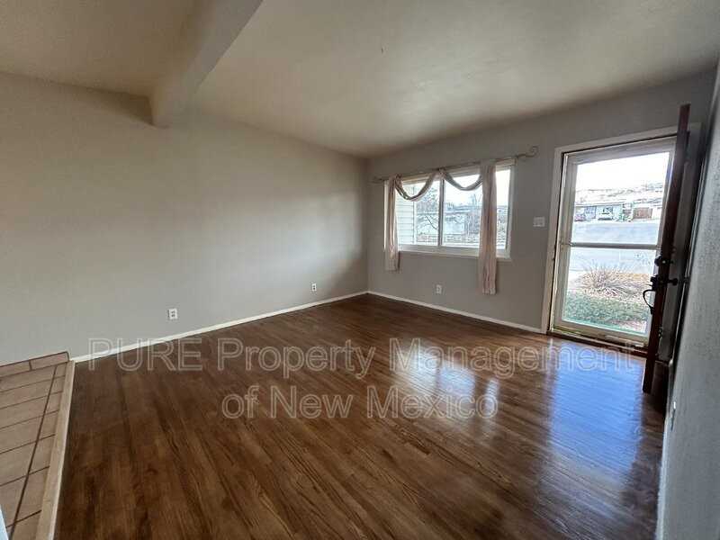 2801 Edgecliff Dr - Photo 3 of 35