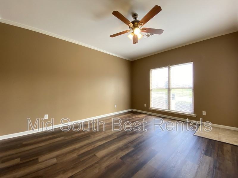 1722 S Cross St - Photo 2 of 6