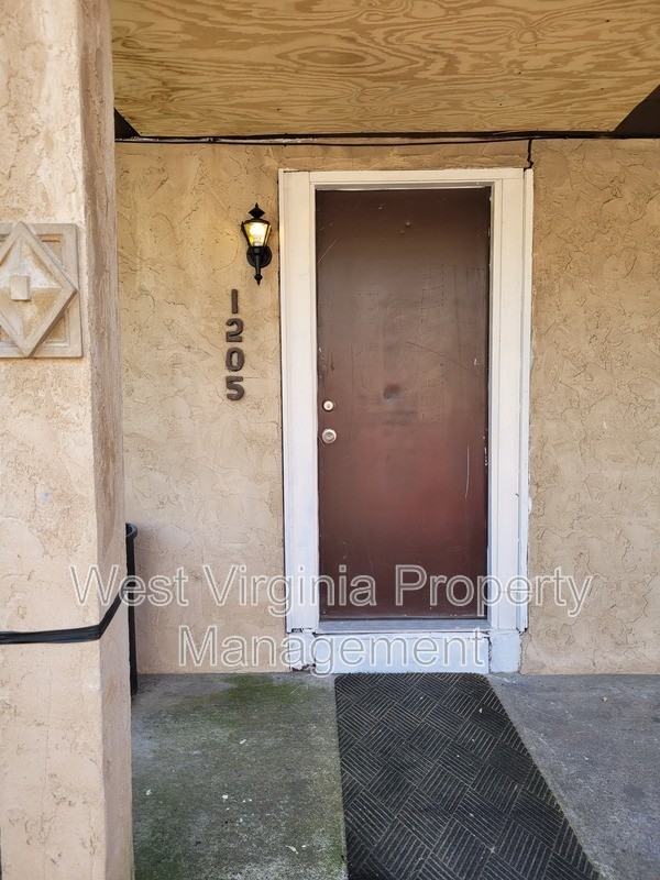 1205 6th St #A - Photo 2 of 9