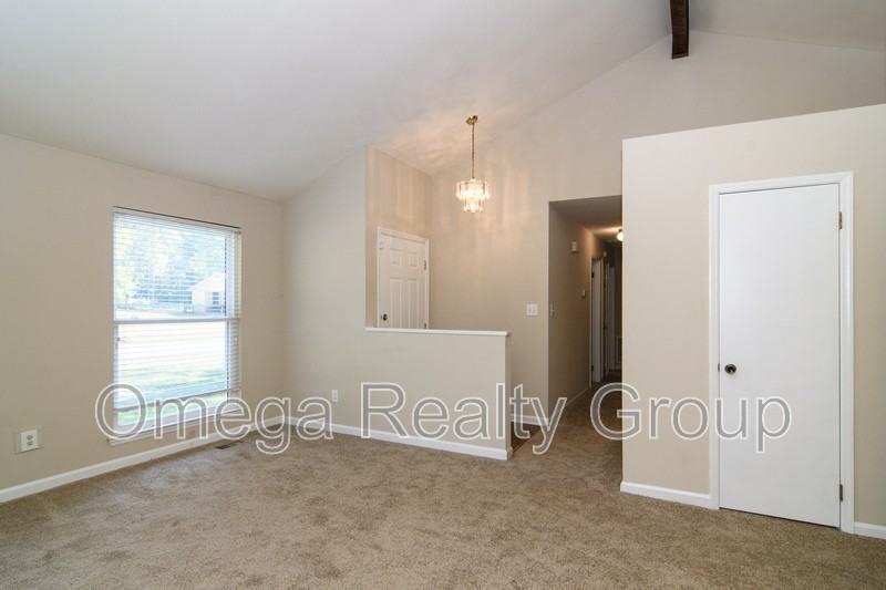 2404 Glenmore Ct - Photo 7 of 35