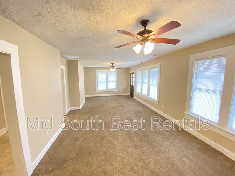1021 Whitehaven Ln - Photo 2 of 7