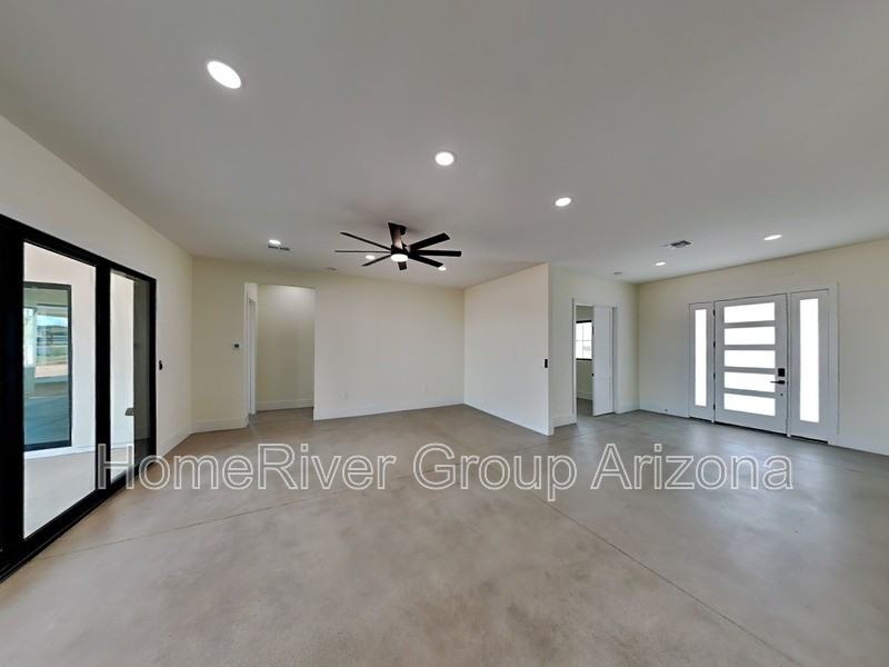 28804 N Edwards Rd - Photo 2 of 27