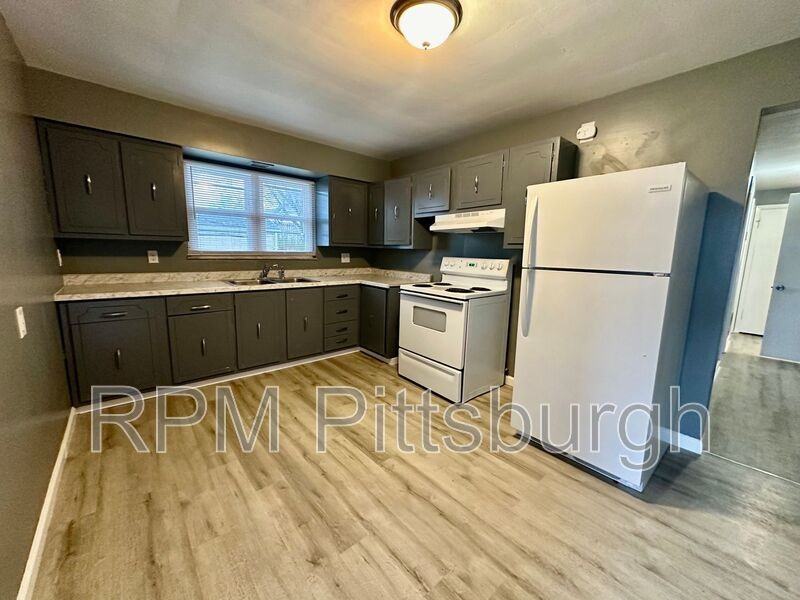 1315 Greensburg Pike - Photo 2 of 14