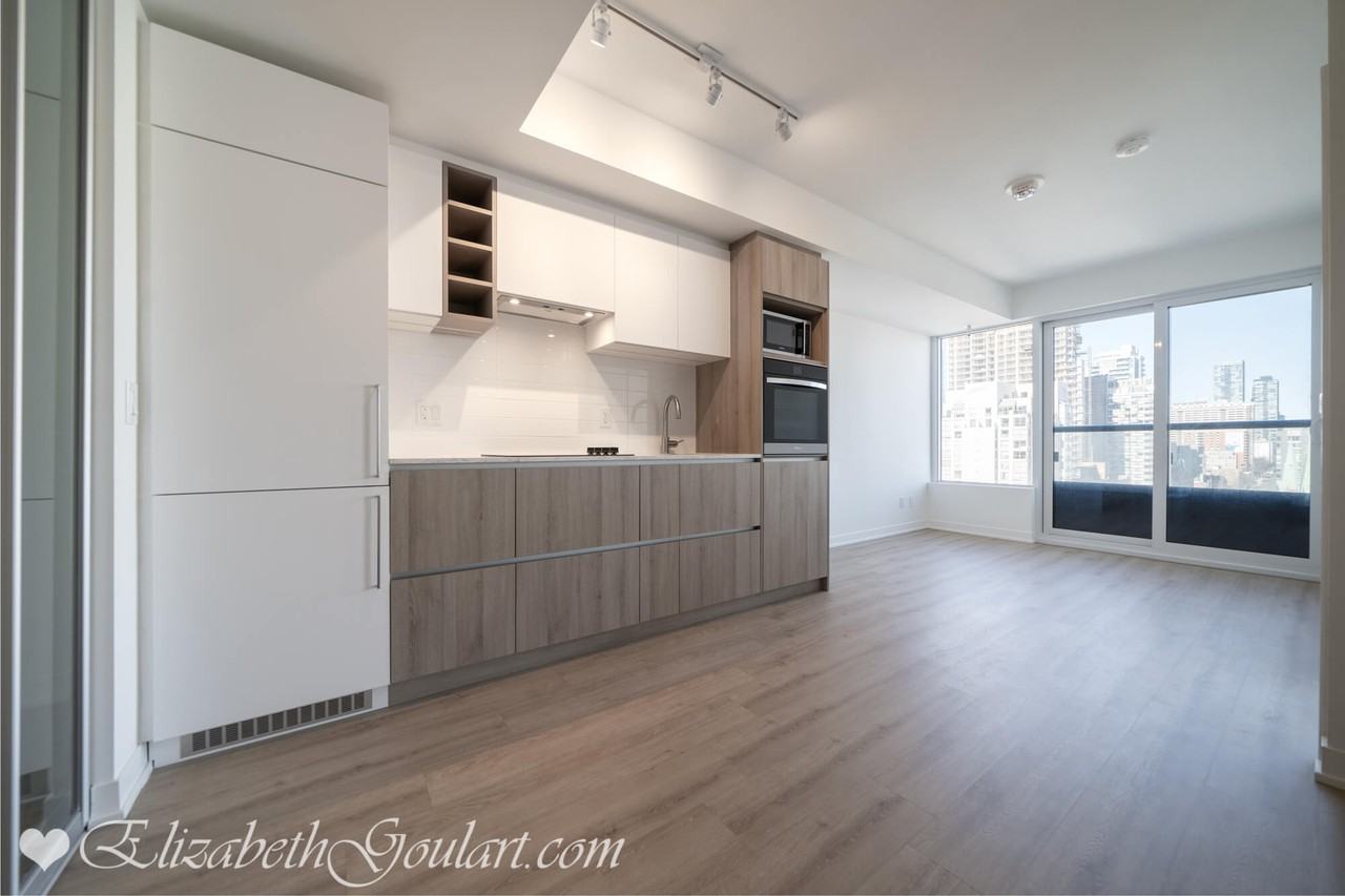 319 Jarvis Street - Photo 2 of 20