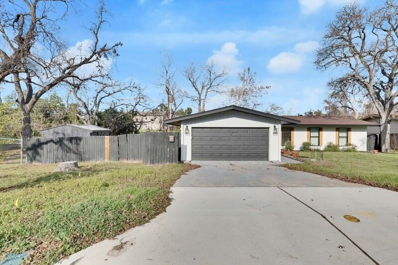 920 Hermitage Dr - Photo 3 of 24