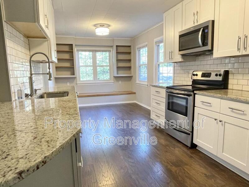 301 Rogers Ave - Photo 3 of 18