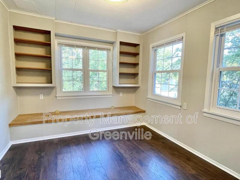 301 Rogers Ave - Photo 6 of 18