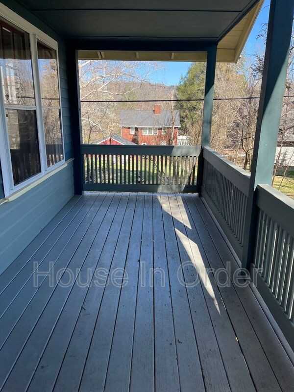 127 W Chestnut St - Photo 2 of 10