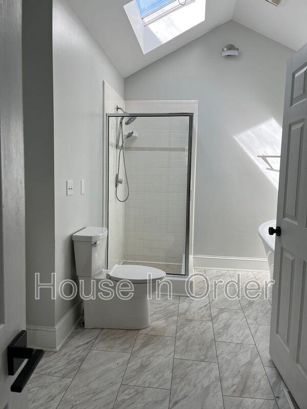 127 W Chestnut St - Photo 4 of 10