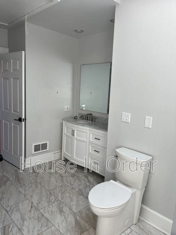 127 W Chestnut St - Photo 6 of 10