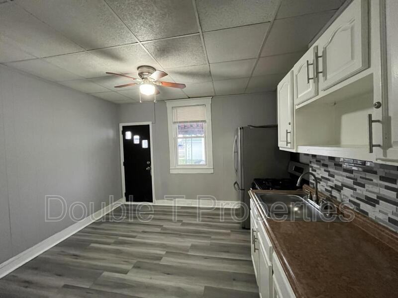 419 Poplar Grove St - Photo 2 of 19