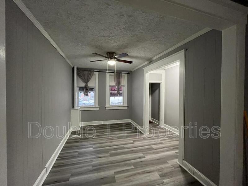 419 Poplar Grove St - Photo 3 of 19