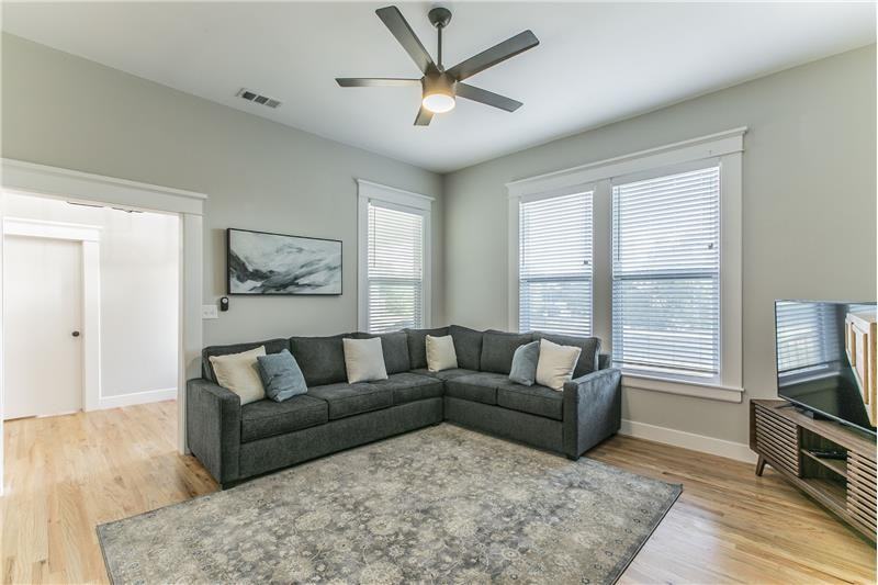 1105 N 5th St - Photo 3 of 20