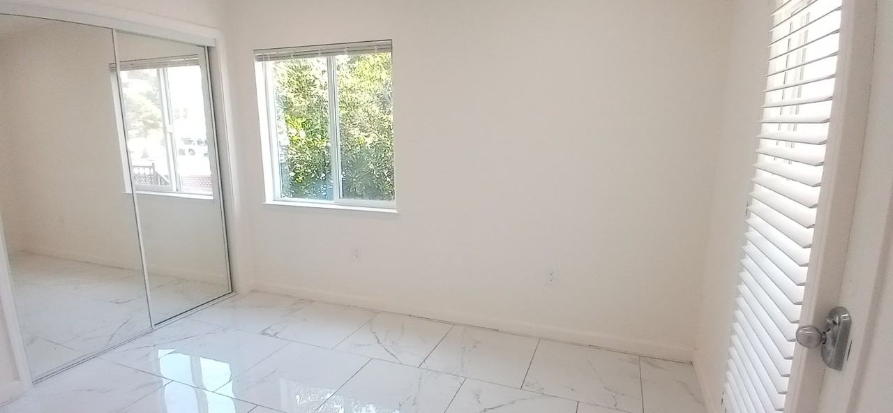 3947 Vía Milano - Photo 7 of 9