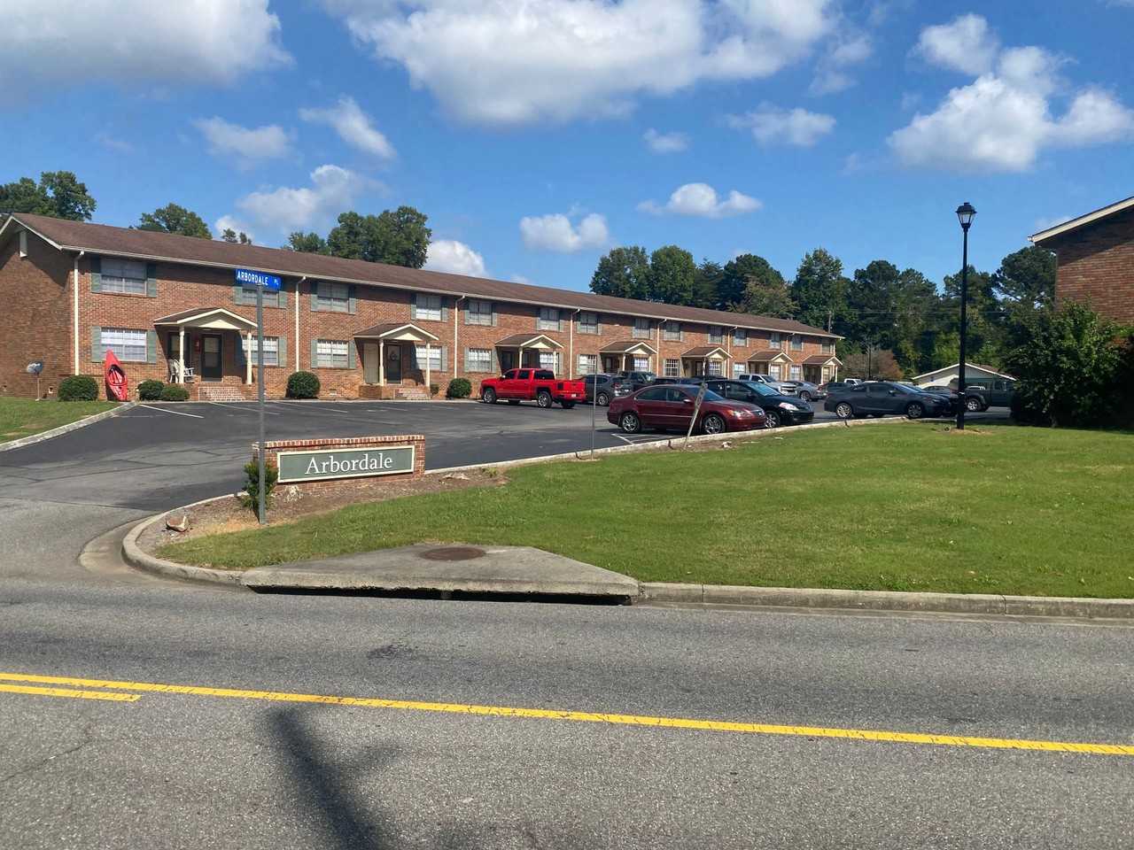 Arbordale Apartment Homes Apartments 804 N Tibbs Rd, Dalton, GA 30720