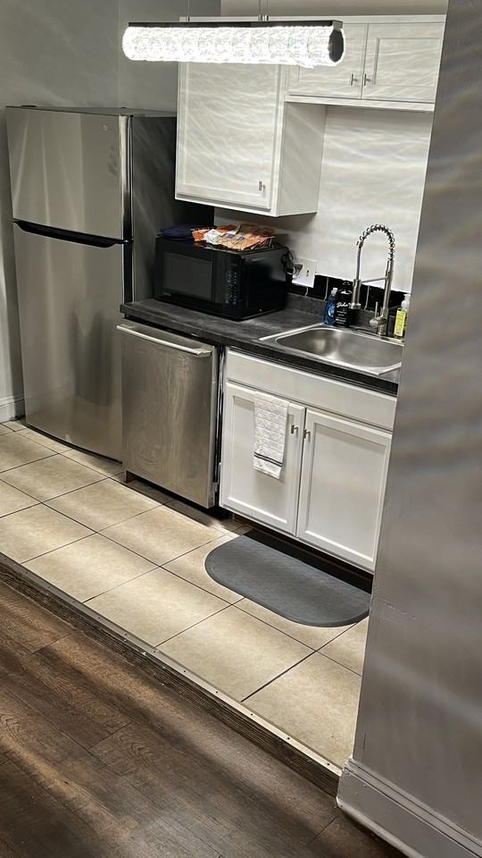 37 Ten Broeck St - Photo 7 of 18