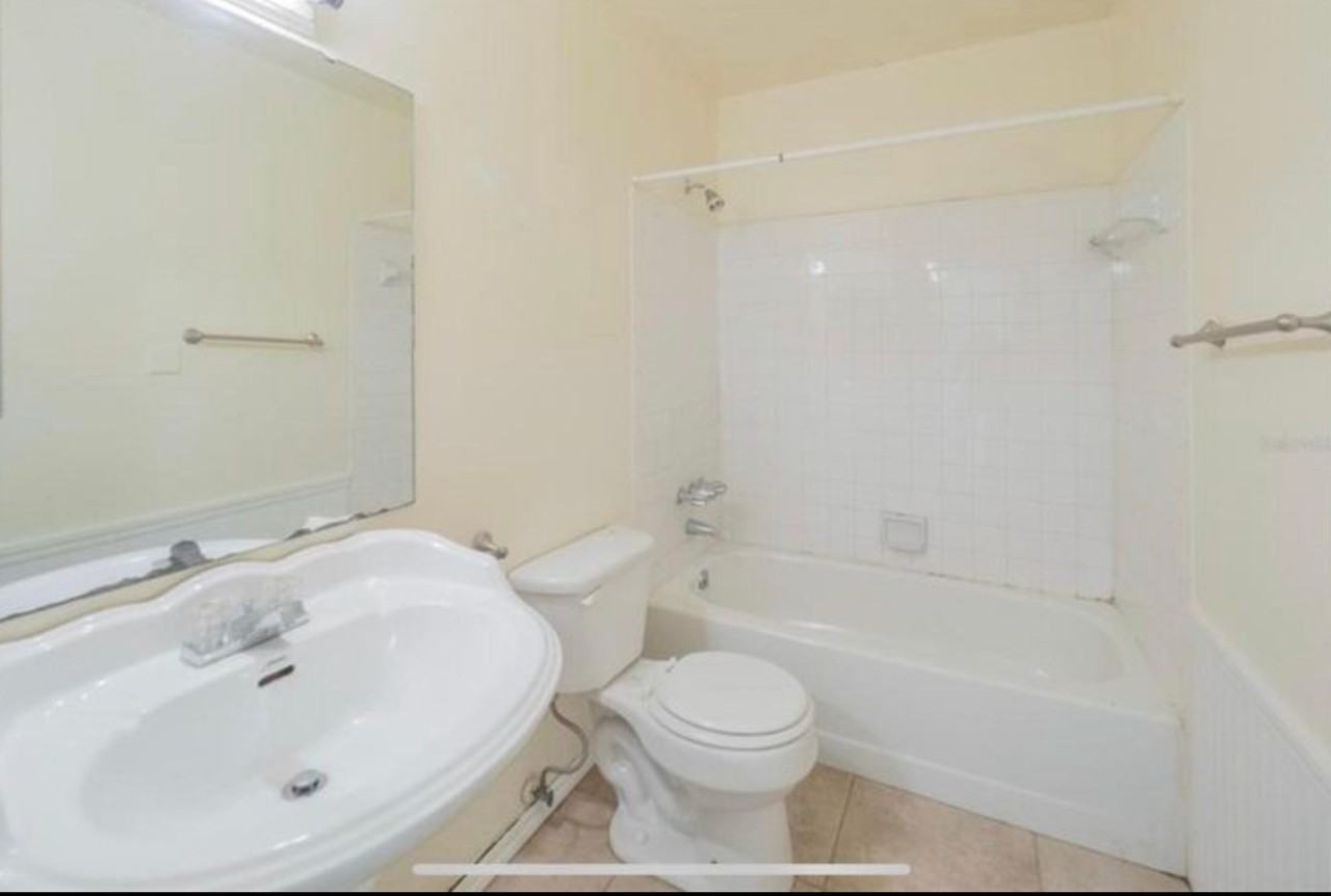 501 W Rosewood Ln - Photo 2 of 8