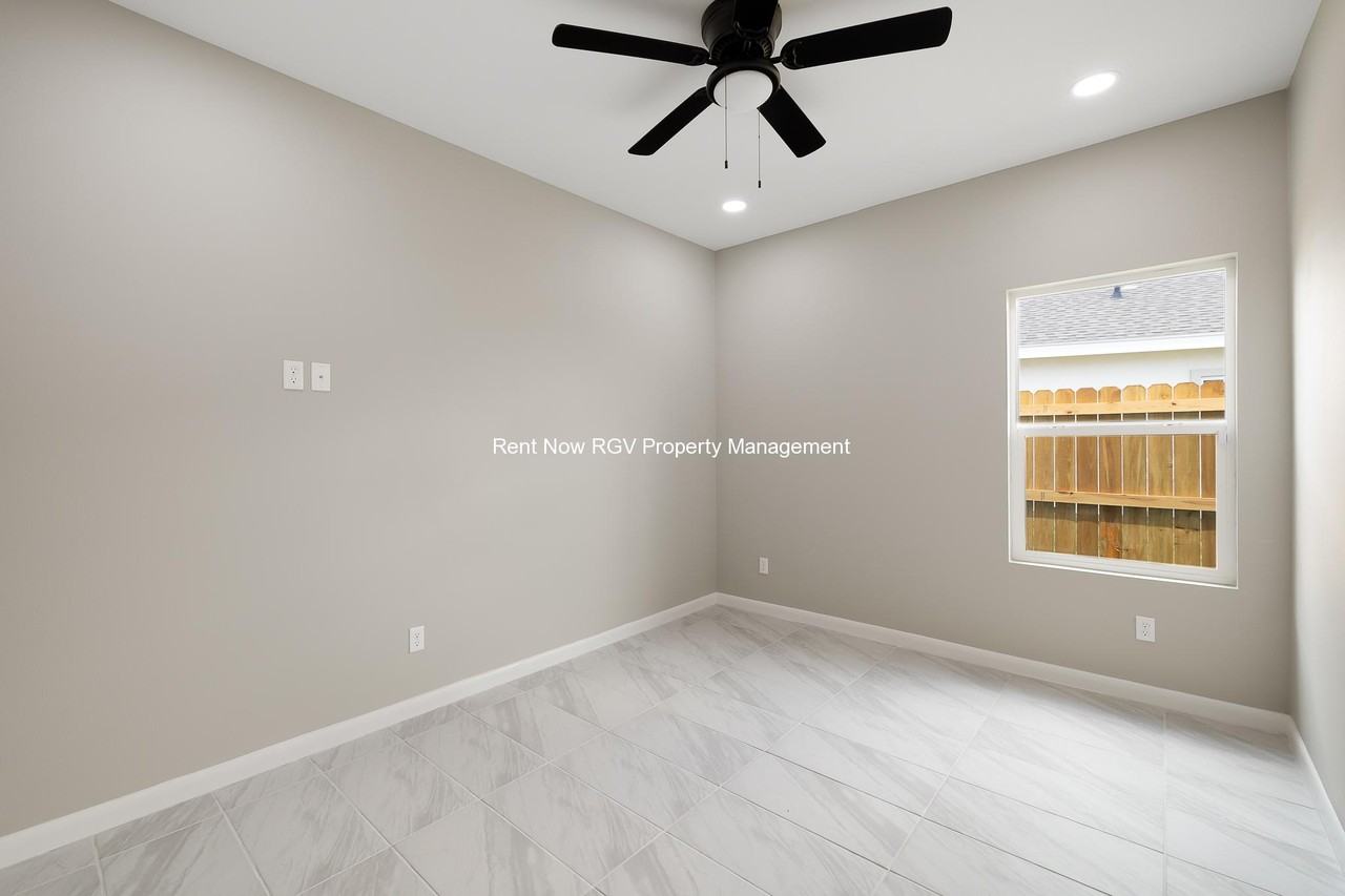 3912 Las Vistas Ln #3 - Photo 6 of 17