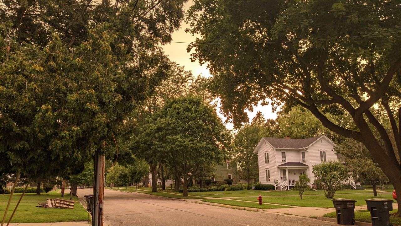 1041 W Highland St #NA - Photo 3 of 6