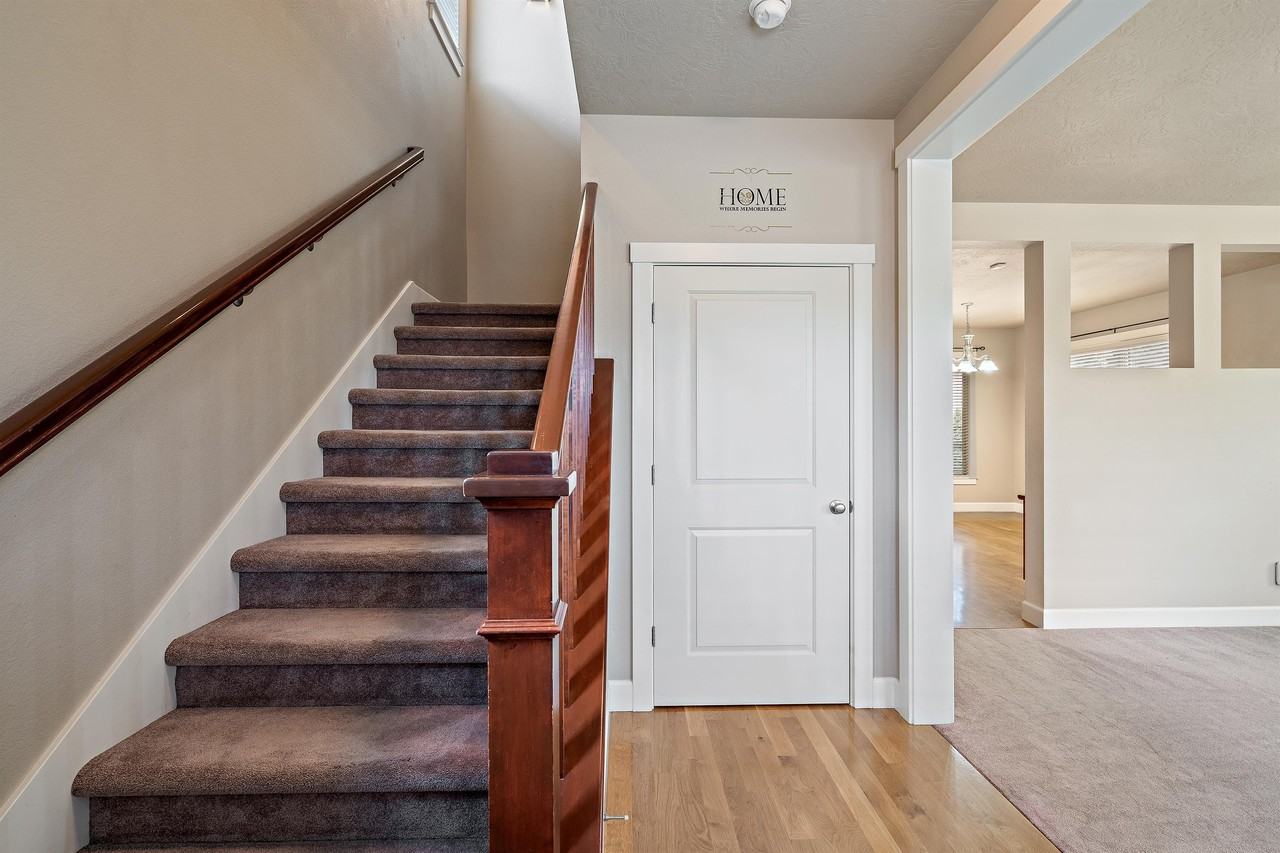 470 W Peck St #1 - Photo 2 of 19