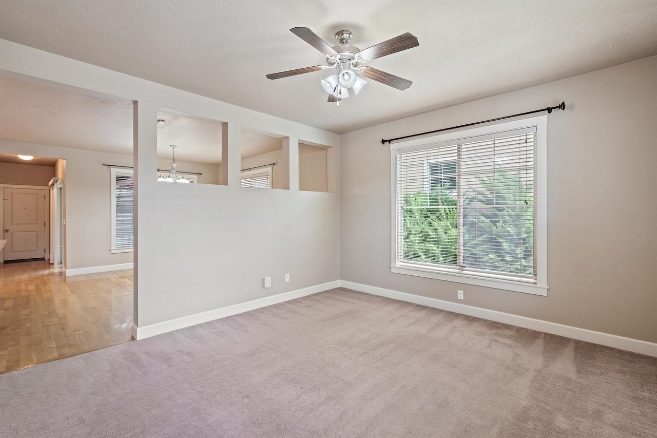 470 W Peck St #1 - Photo 3 of 19