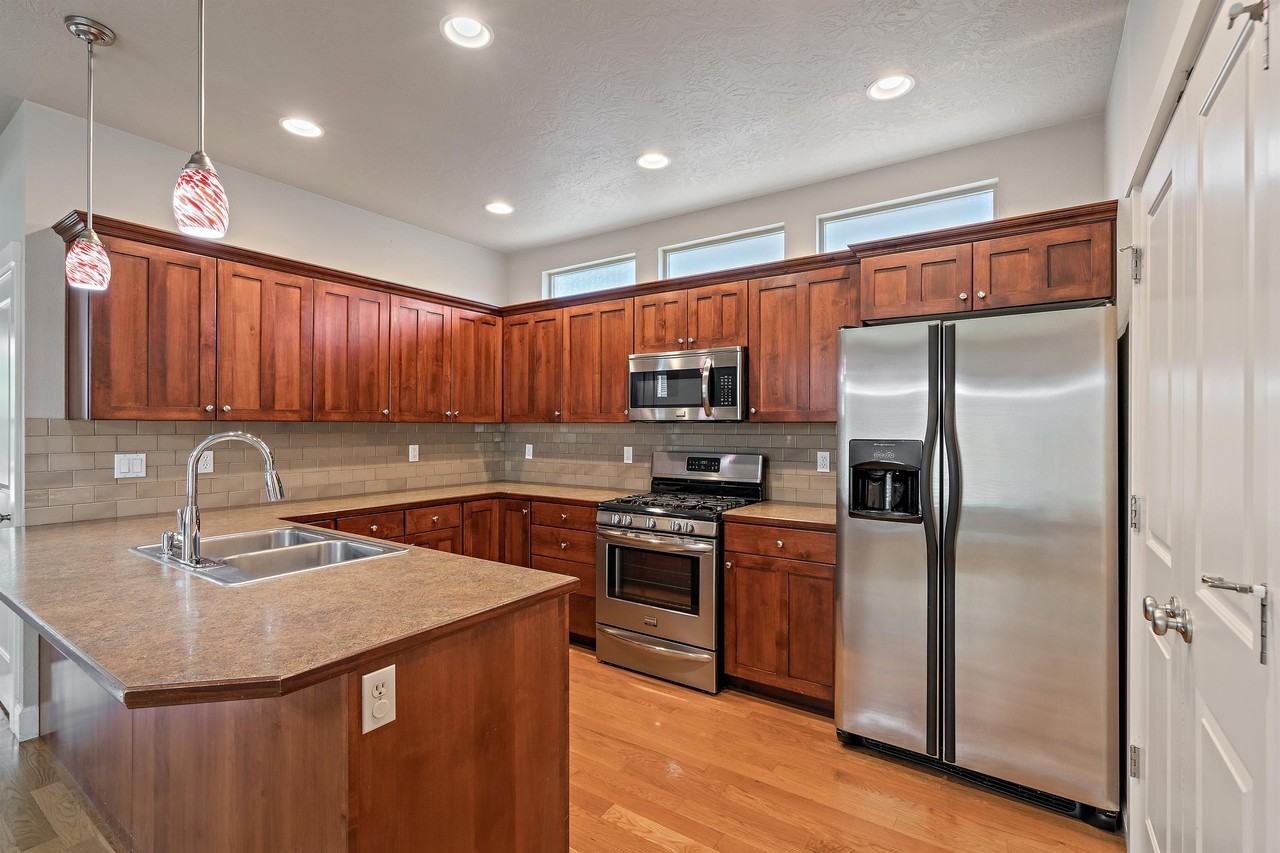 470 W Peck St #1 - Photo 6 of 19