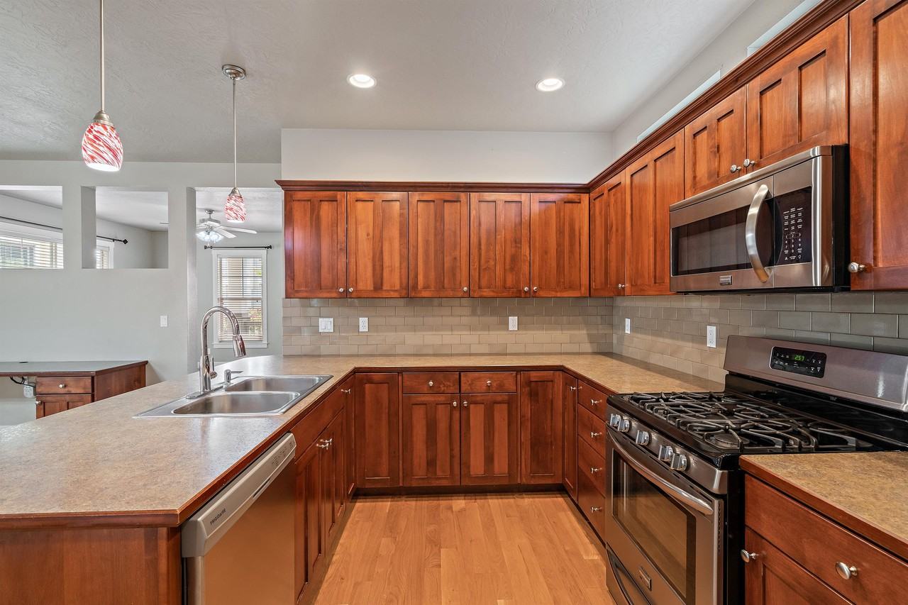 470 W Peck St #1 - Photo 7 of 19