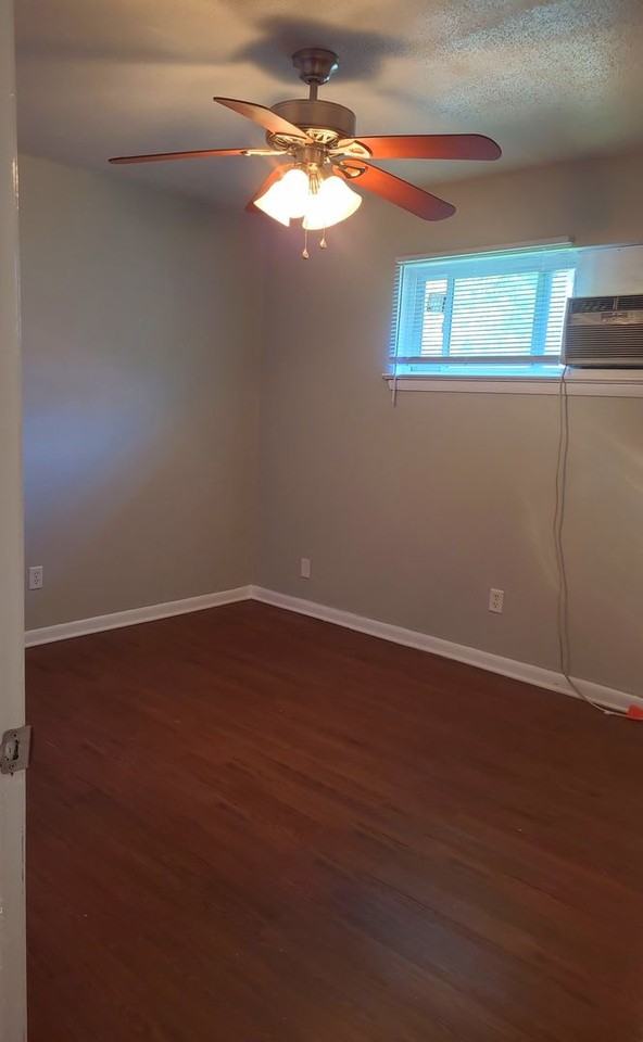 3329 Pinewood Ave - Photo 7 of 8