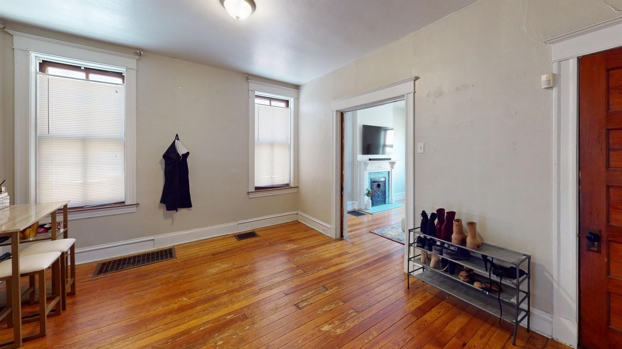 4424 Oakland Ave #1W - Photo 3 of 19