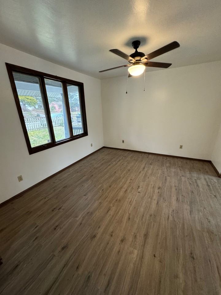 1117 Forest Ave #1 - Photo 2 of 13