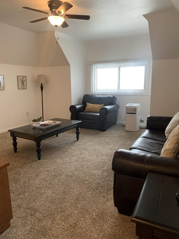 502 E Grand Ave #B - Photo 3 of 6