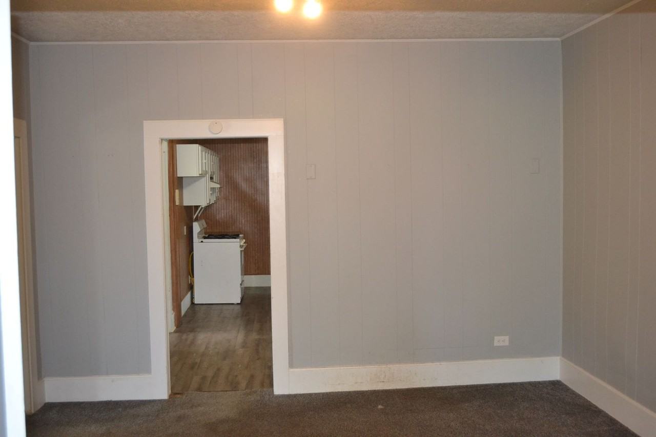 607 E 12th St - Photo 2 of 22