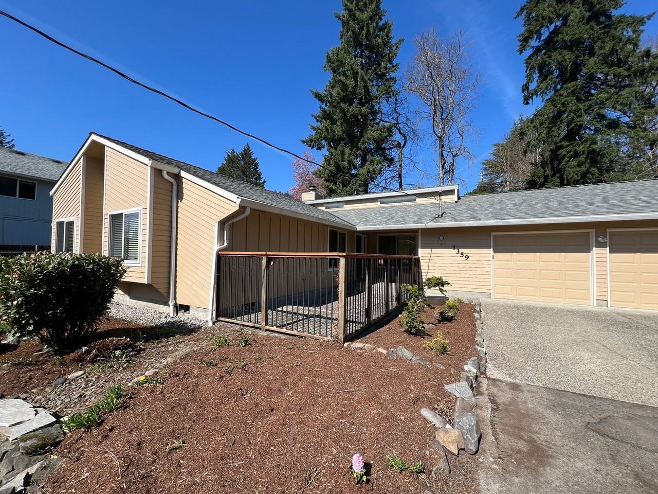 1359 Nw Maple Ln - Photo 2 of 24