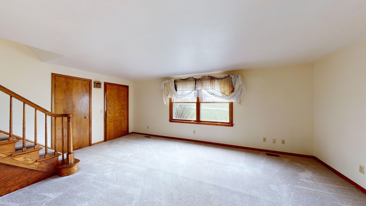 405 -407 Maple Lane - Photo 2 of 14