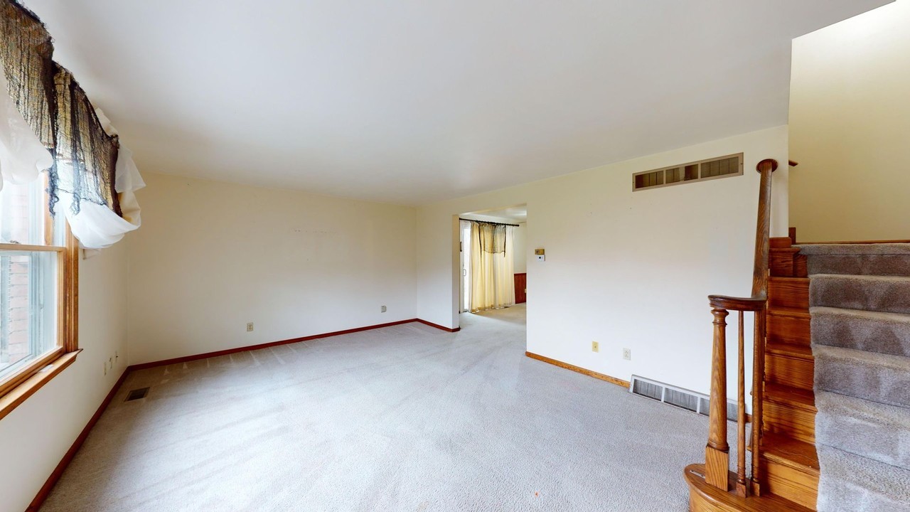 405 -407 Maple Lane - Photo 3 of 14