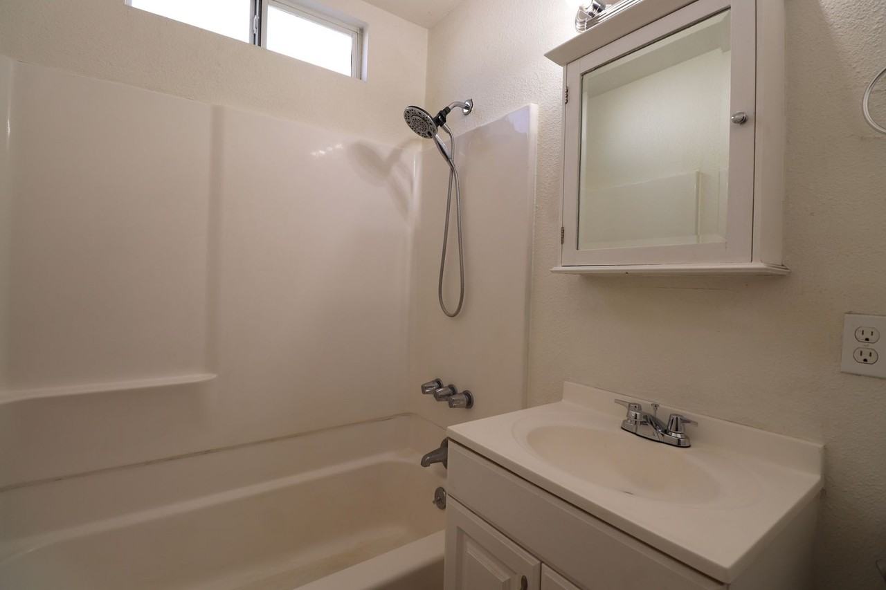 413 413 N Burton St - Derek Phillips - Photo 4 of 20
