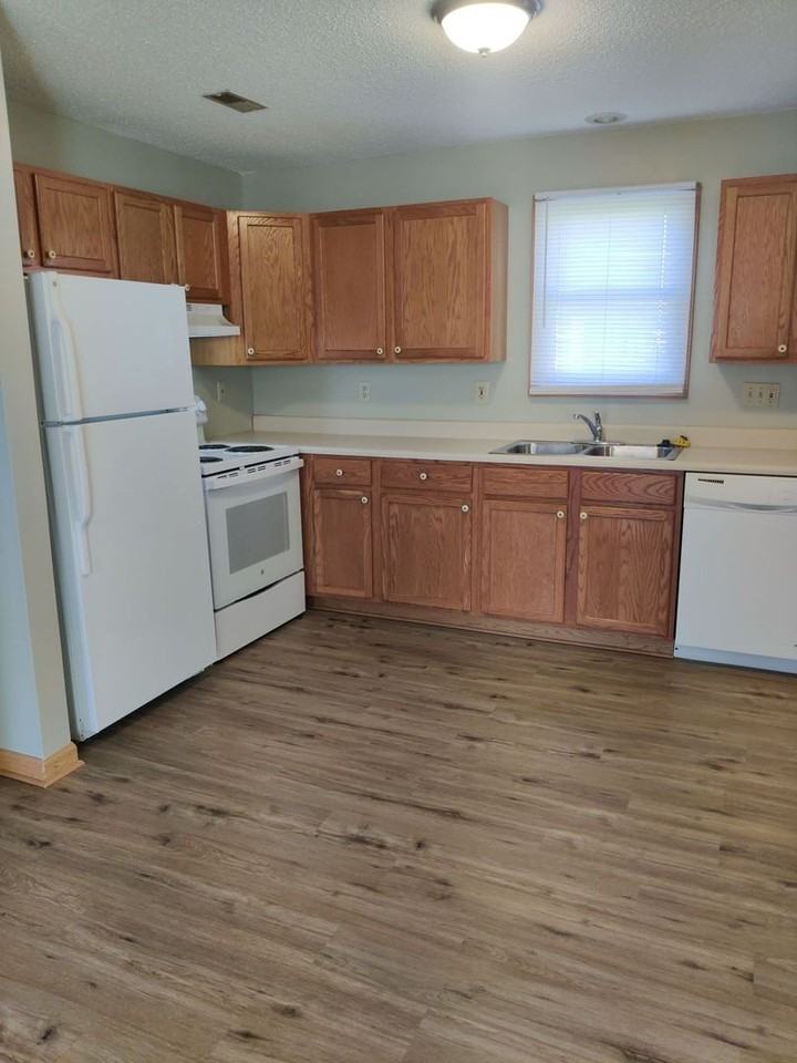 711-713 S Virginia Street - Photo 3 of 8