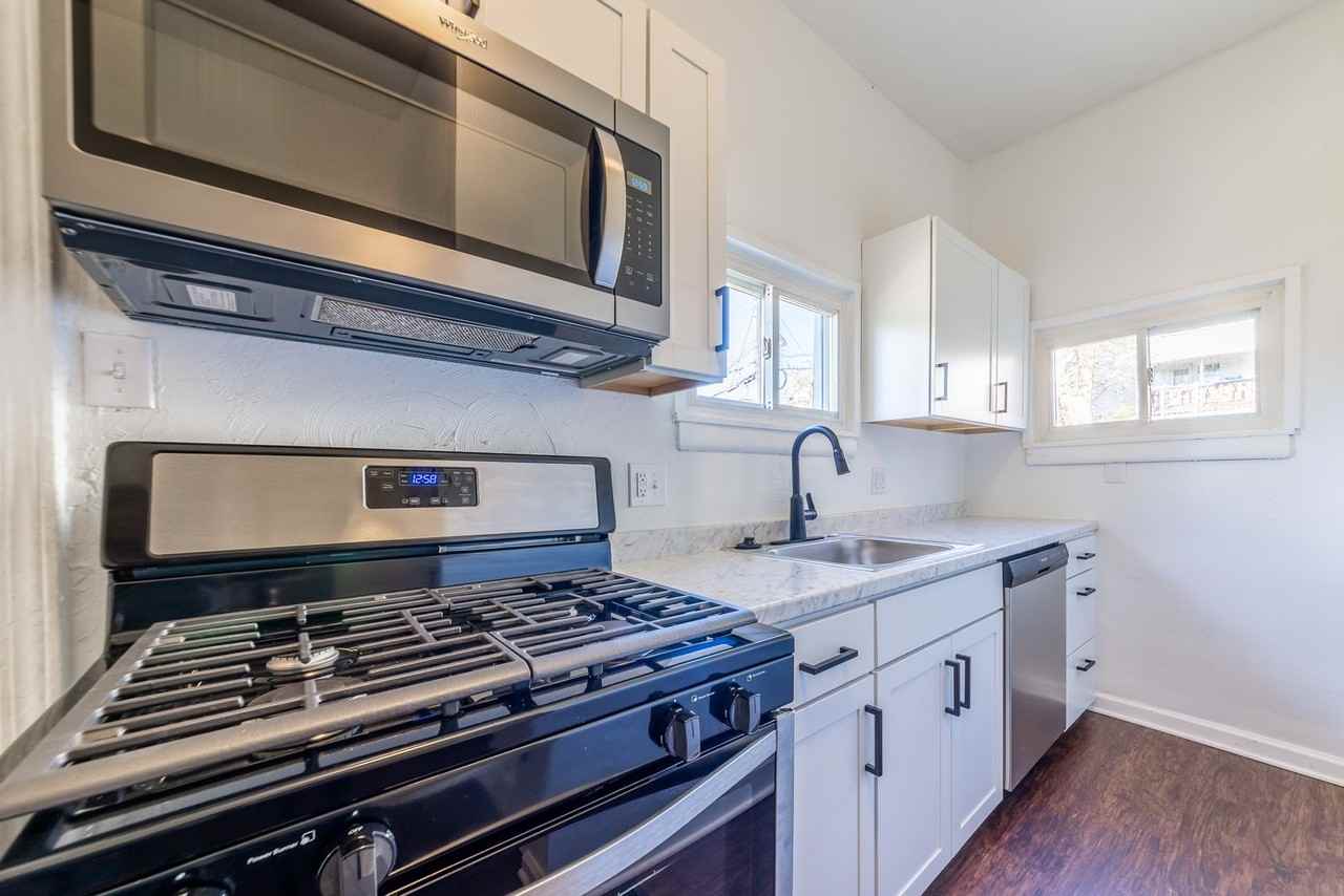 615 E Warrington Ave - Photo 5 of 35