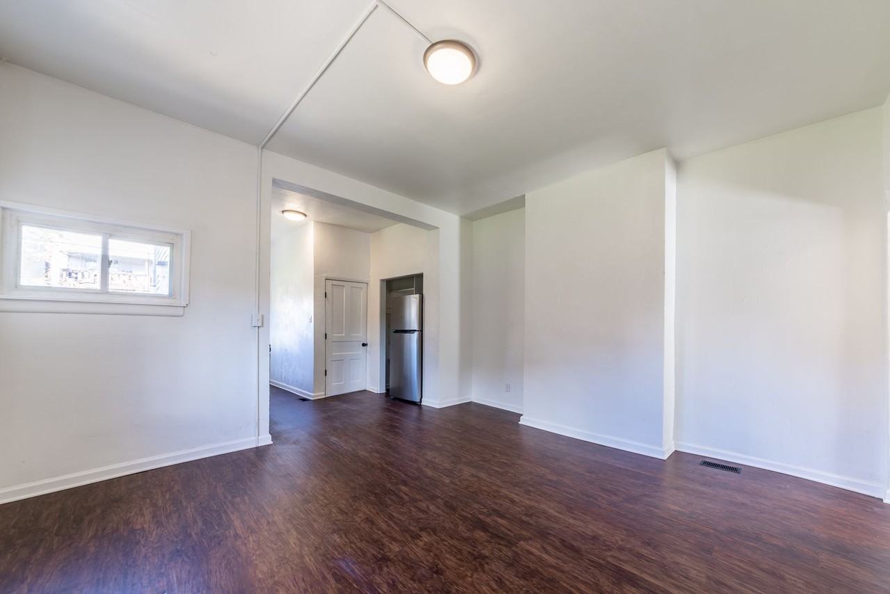 615 E Warrington Ave - Photo 7 of 35