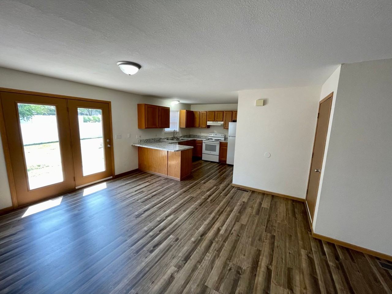 501 Mulberry Ct - Photo 3 of 16