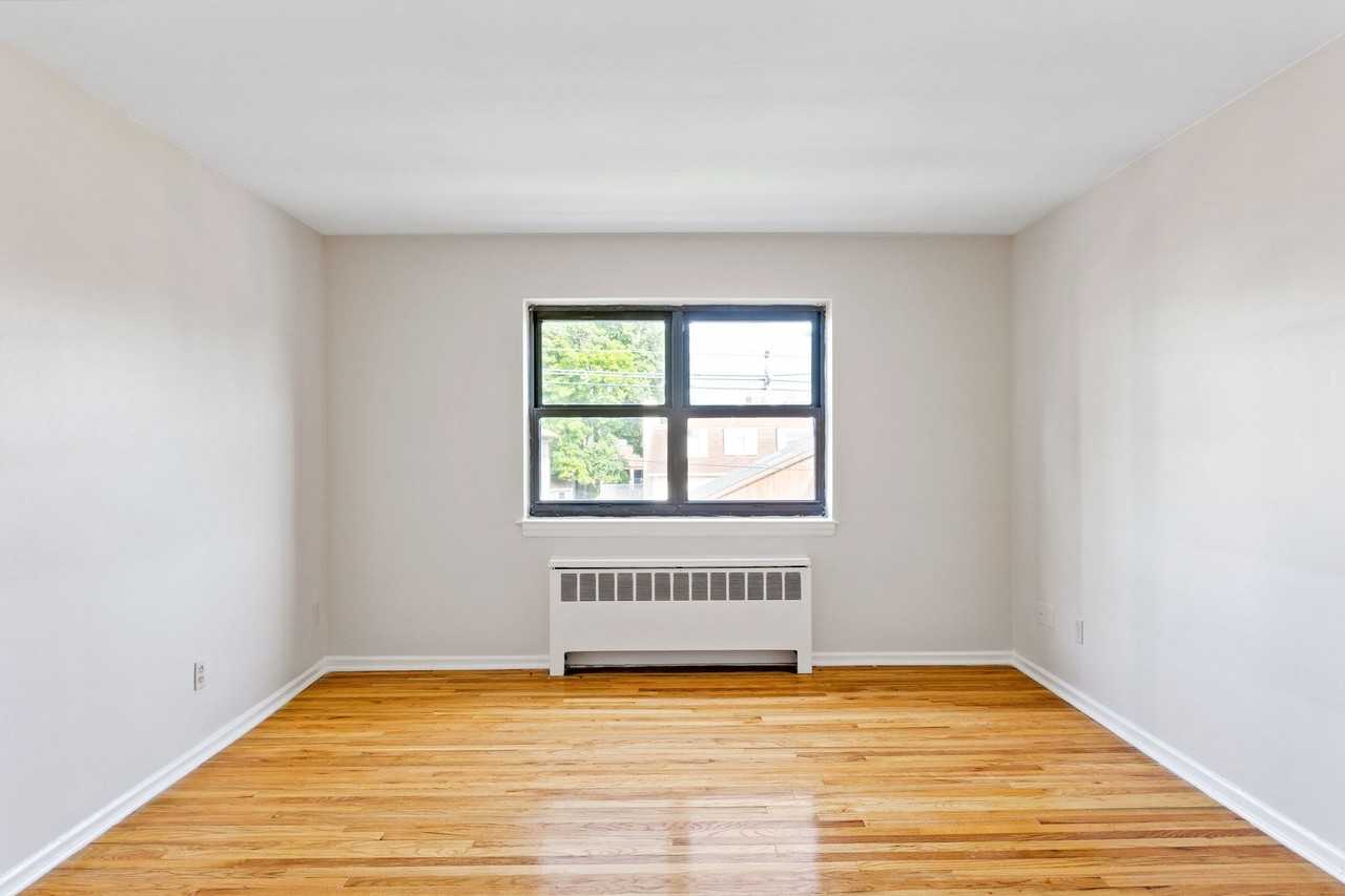 Empire Terrace Apartments - Photo 4 of 6