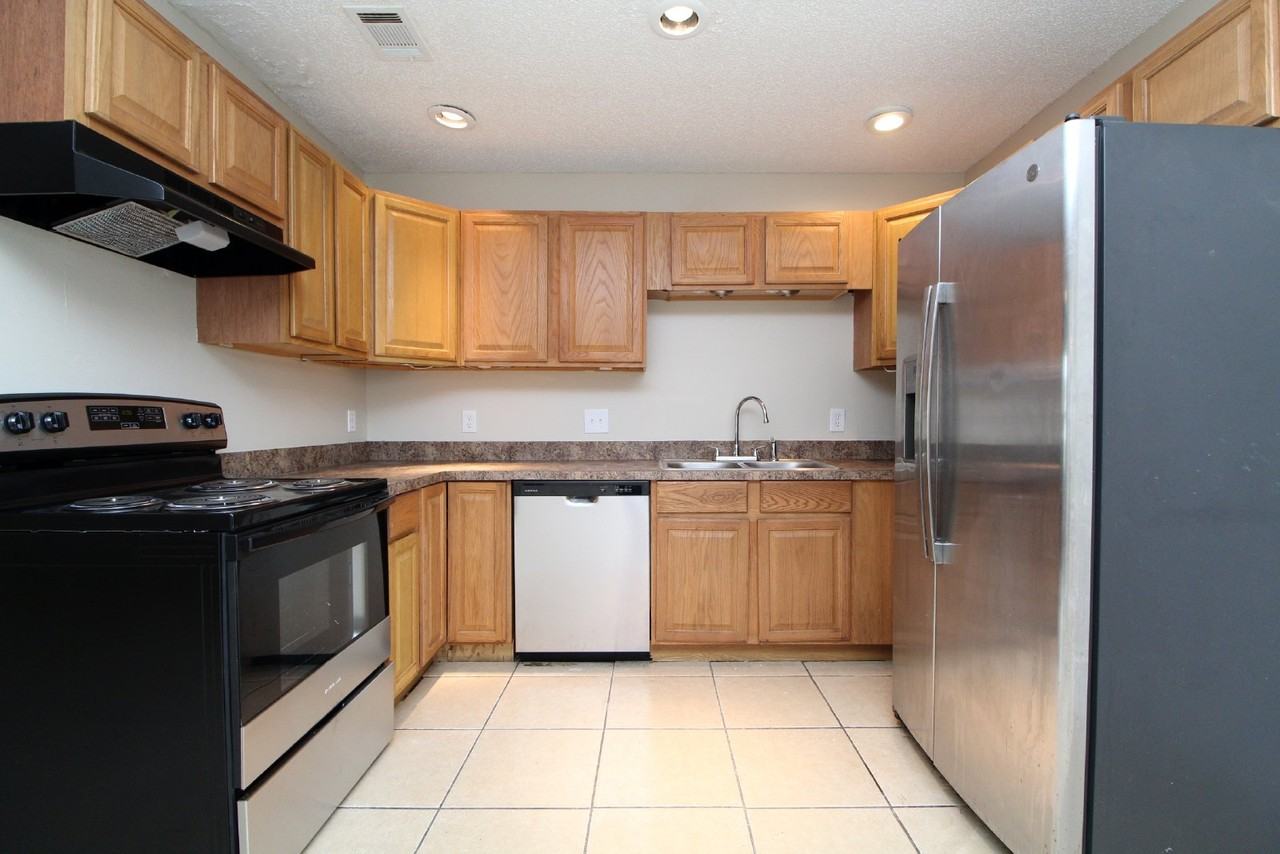 401 Cornwall Cir - Photo 3 of 18