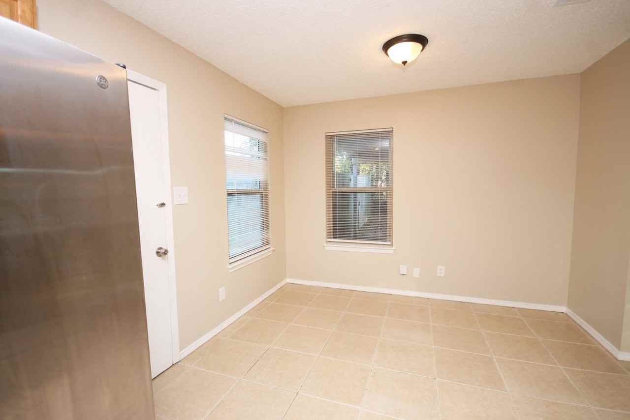 401 Cornwall Cir - Photo 6 of 18